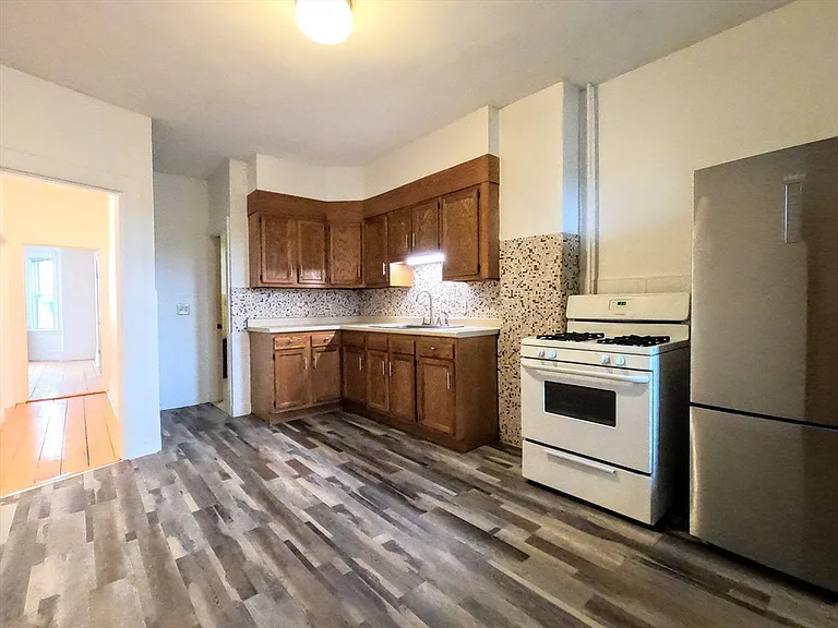 90 Wenham St #2 — Photo 10