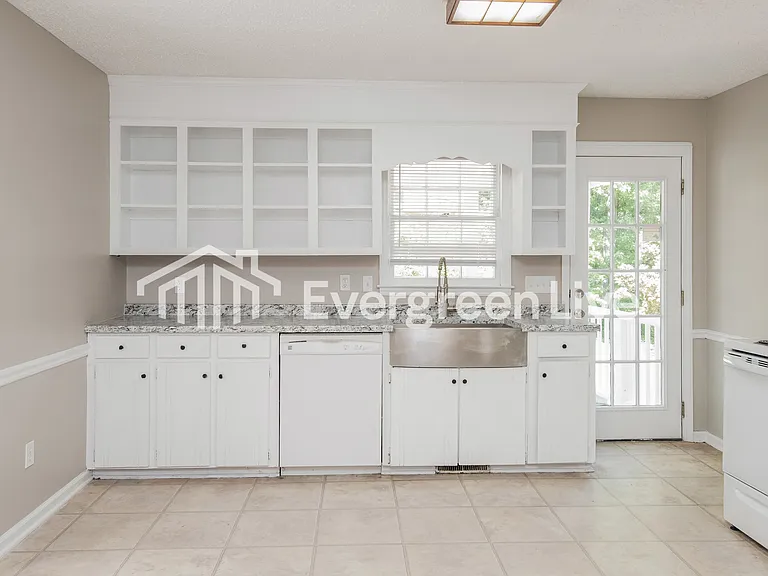 1029 Natchez Trl — Photo 4
