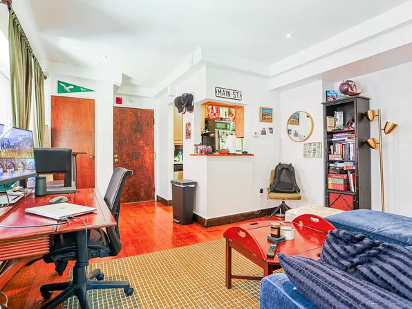 2211 Green St #C1, Philadelphia, PA 19130