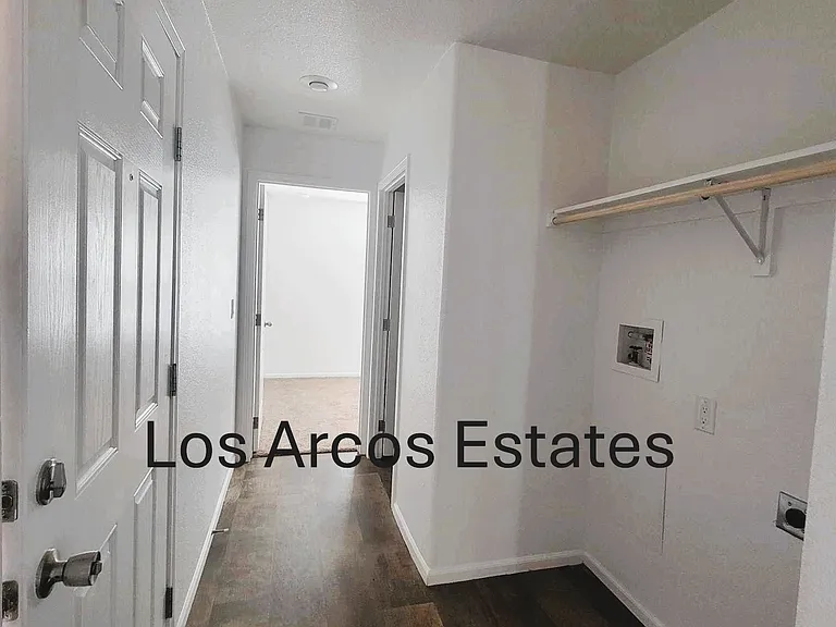 650 E Busby Dr #B — Photo 8