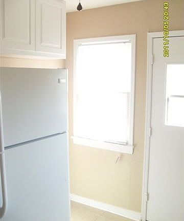 4th image of 827 NW 33rd St