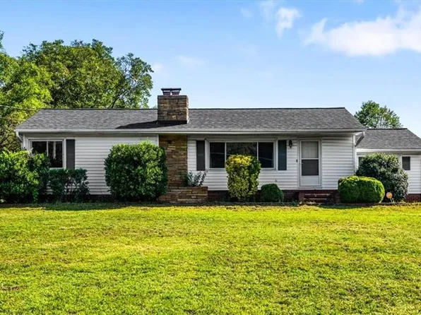921 E King St, King, NC 27021