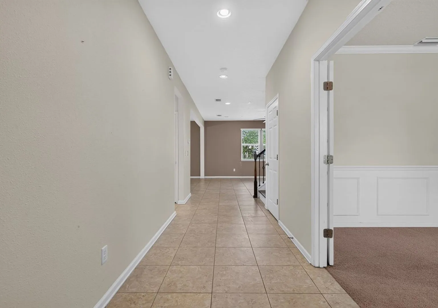 Large 4 bedroom home in Oakleaf — Photo 4