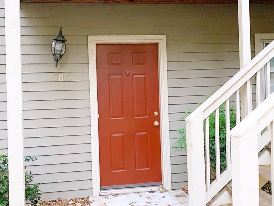 1st image of 1906 Country Park Dr SE