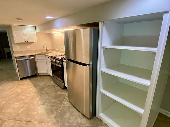 4th image of 2522 W Lexington St #G