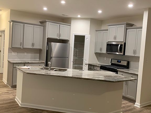 4th image of 8339 Scott Pl