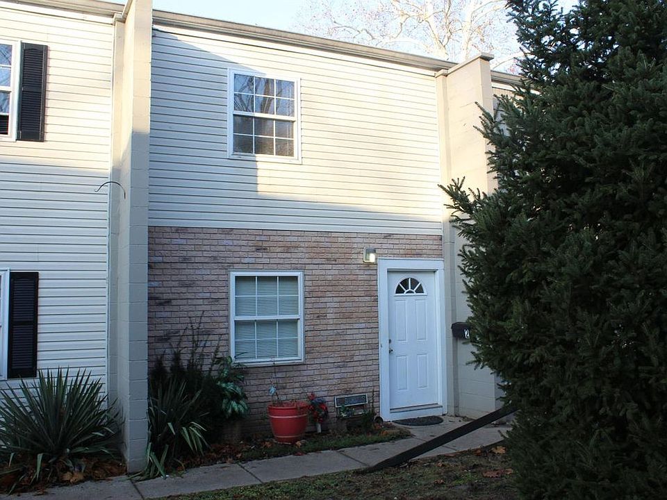 1st image of 4 Poplar St APT 2