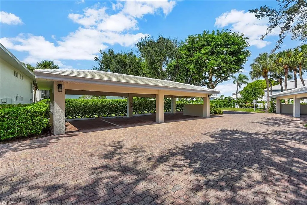3 bed, 2.0 bath, 1910 sqft, $10,000 — Photo 3