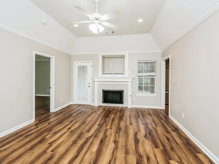 355 Village Dr — Photo 5