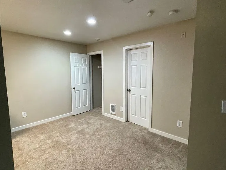 Signature Apartments — Photo 30