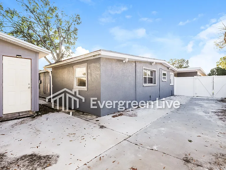 7006 Robindale Rd — Photo 19