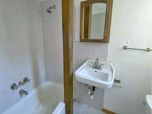 3rd image of 10 Scholes St #2F