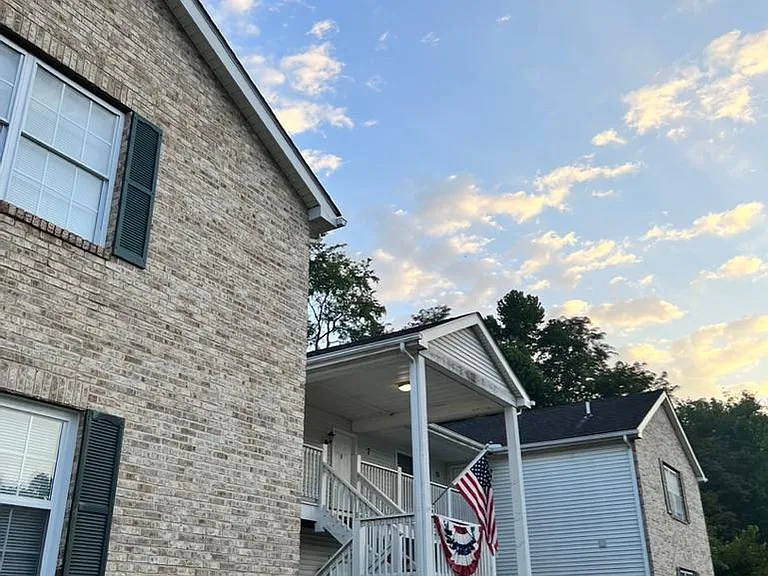 The Lakes Apartments — Photo 10