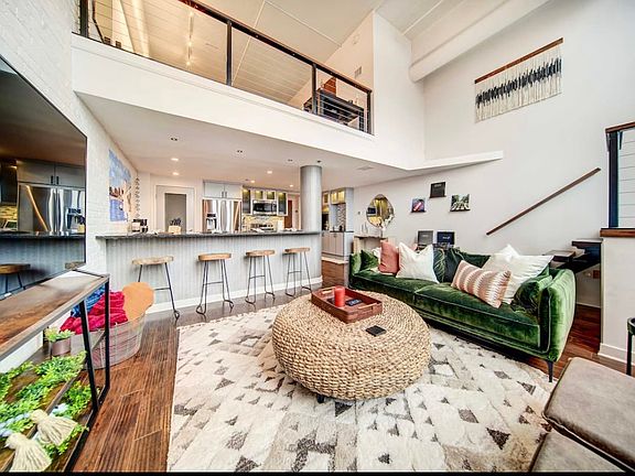 4th image of 1133 W 9th St APT 317