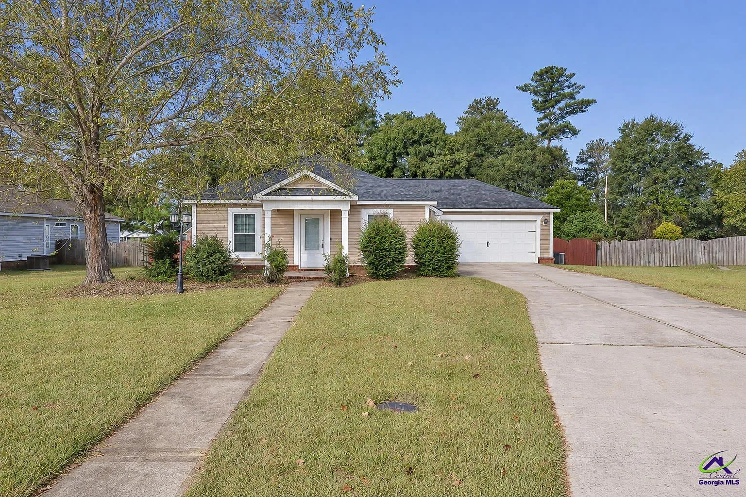 3 bed, 2.0 bath, 1410 sqft, $1,795 — Photo 1