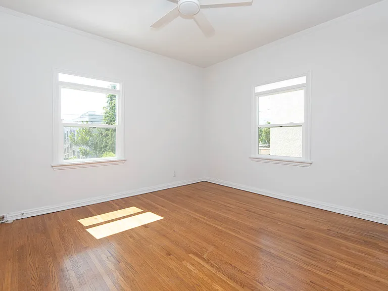 417 1/2 N Genesee Ave — Photo 22