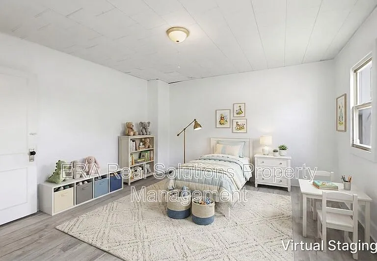 150 S Cypress Ave — Photo 3