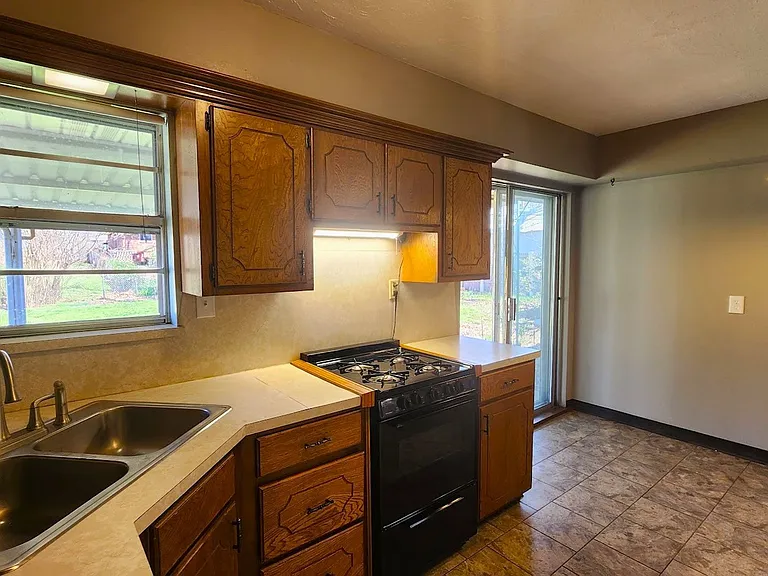 209 W Coe Dr — Photo 14
