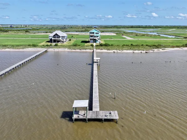 3125 Bay Ridge Dr, Palacios, TX 77465