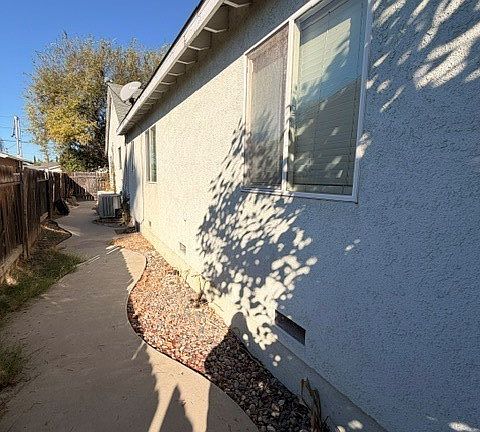 4th image of 6718 Varna Ave