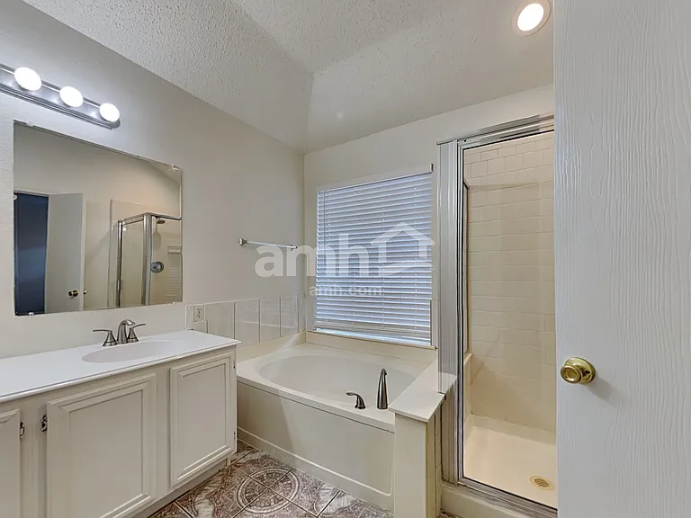 8520 Auburn Dr — Photo 12