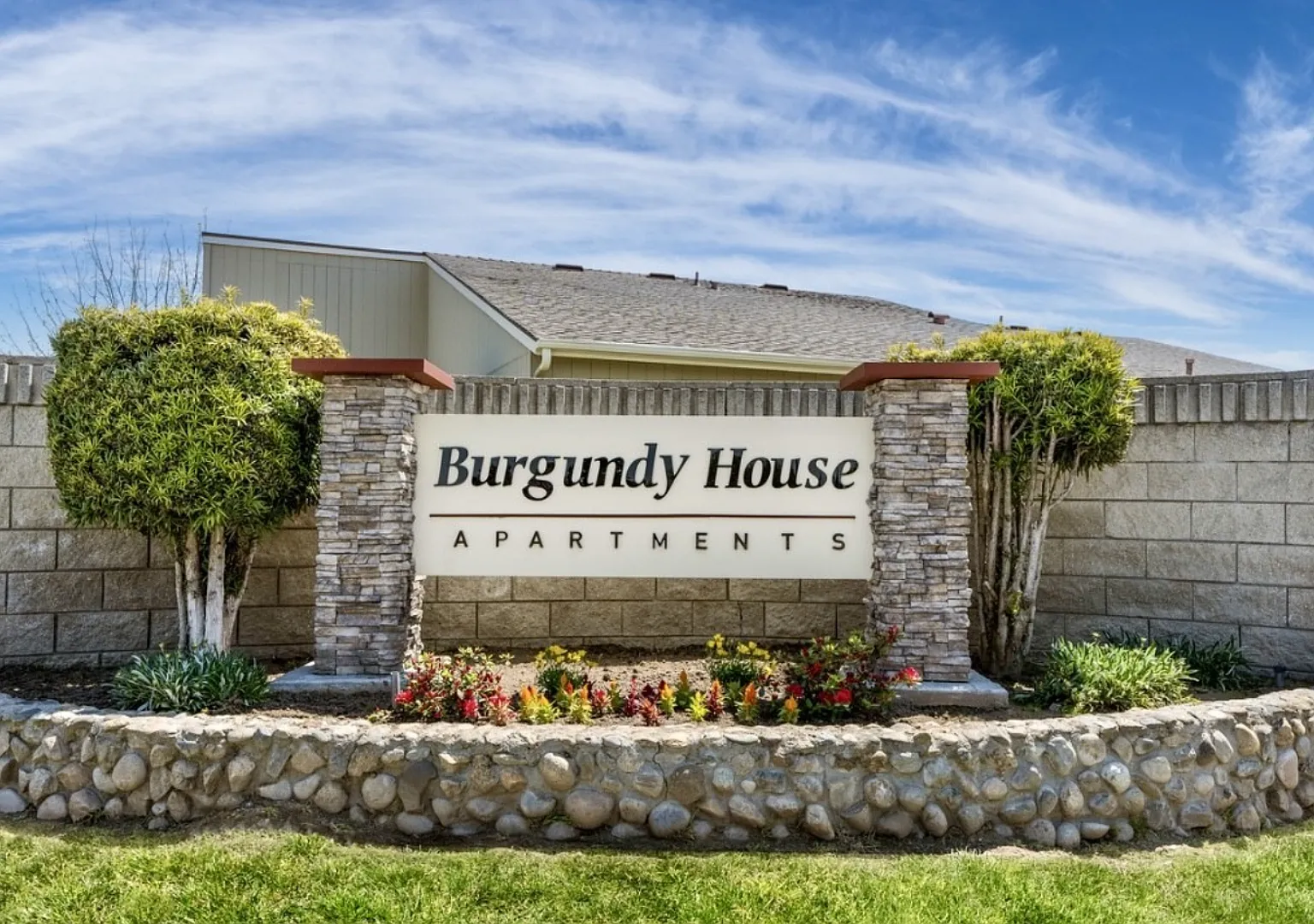Burgundy House Apartments — Photo 1