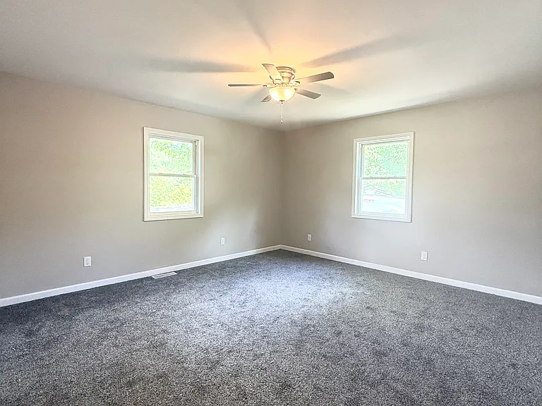 1309 N Woodland Ln — Photo 6