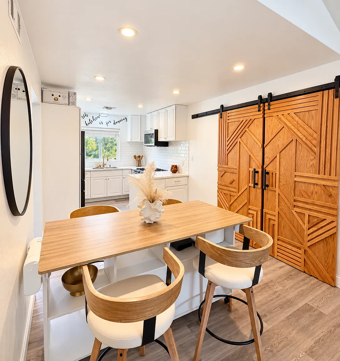 2 bed, 1111 sqft, $2,100 — Photo 1