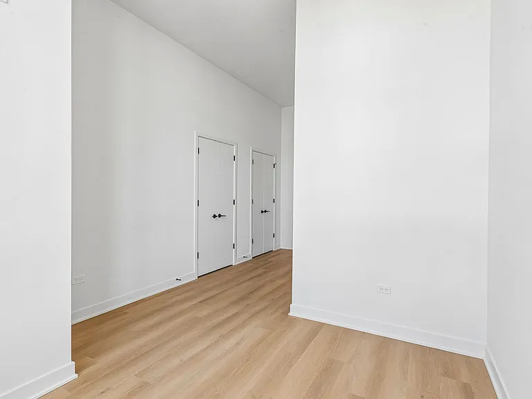 1100-15 W Grand Ave #519 — Photo 32