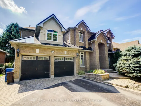 709 Highland Blade Rd, Newmarket, ON L3X 1P3