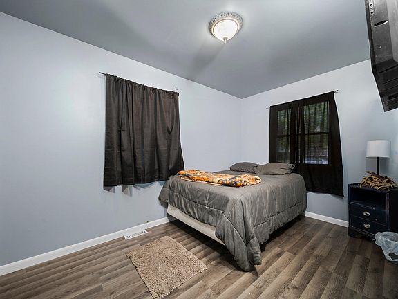 2nd image of 1014 Boyd Ave
