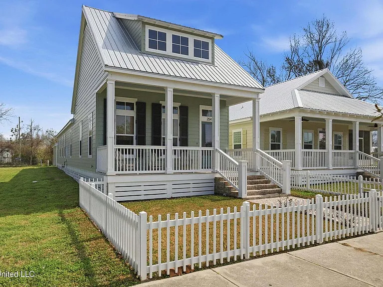 254 Caillavet St — Photo 1