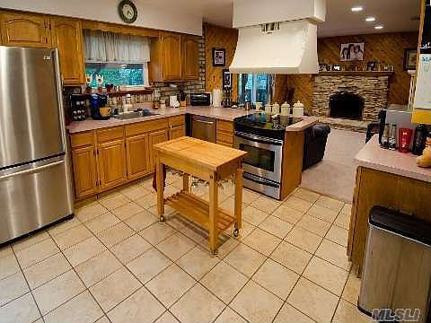 5th image of 16 Donna Ln