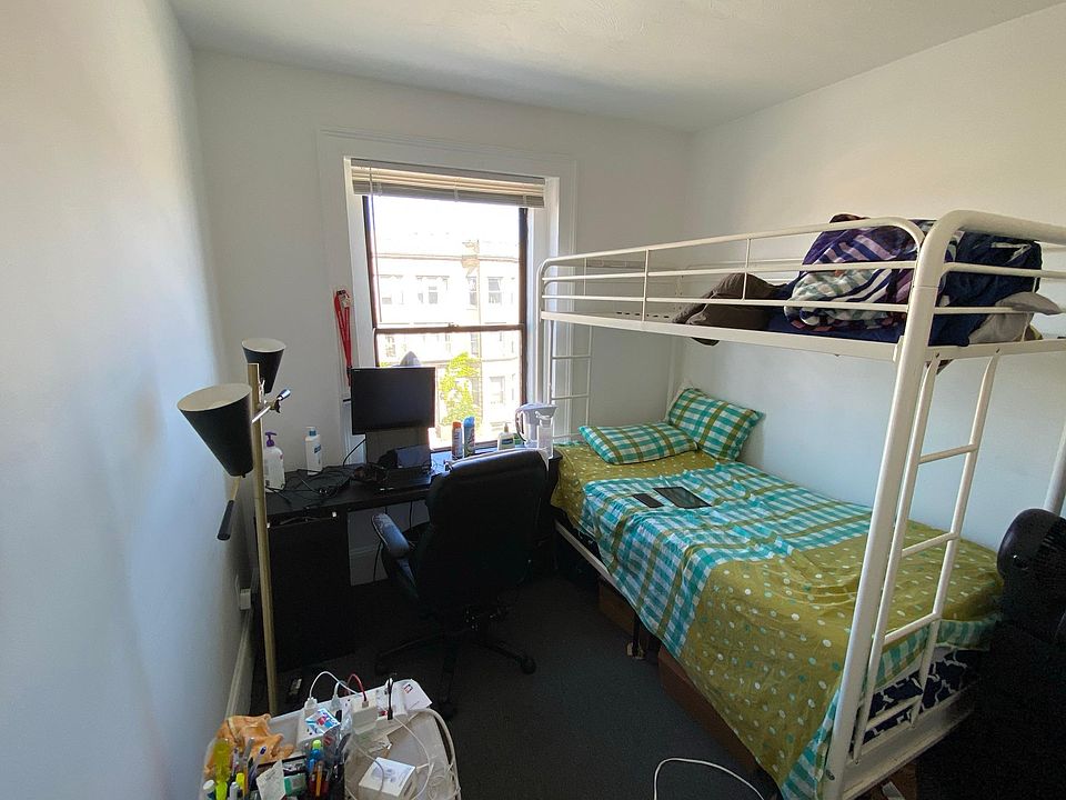 2nd image of 878-880 Huntington Ave Unit 3F