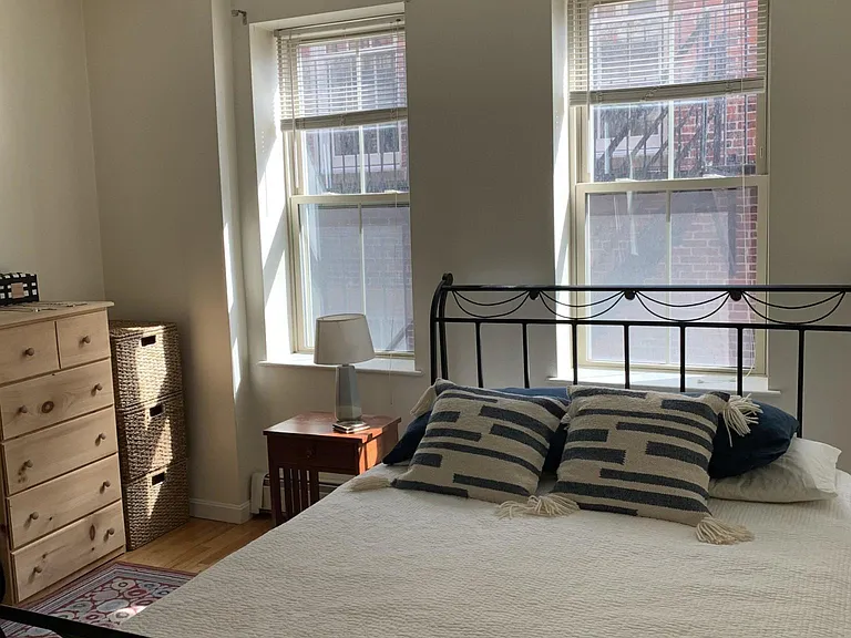 429 Hanover St #4F — Photo 10