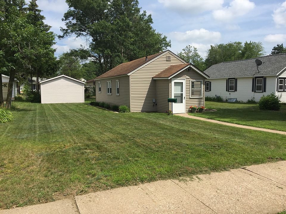 1st image of 1457 Soo Marie Ave