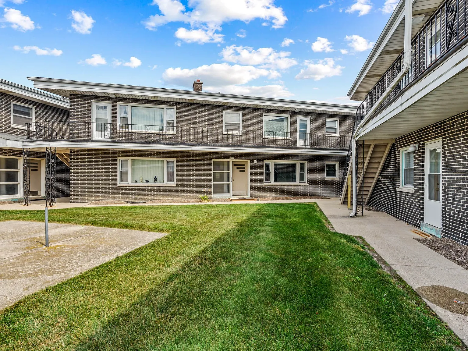 1 bed, 900 sqft, $895 — Photo 2