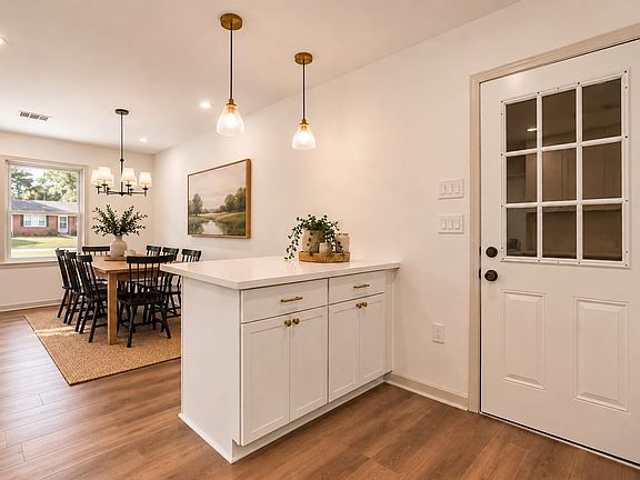 4th image of 2298 Starline Dr