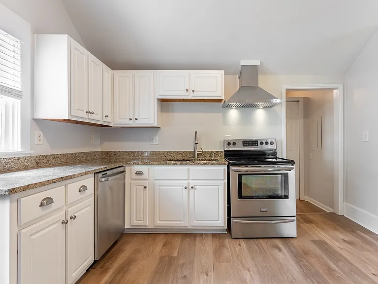 2526 Blair Blvd #B — Photo 5