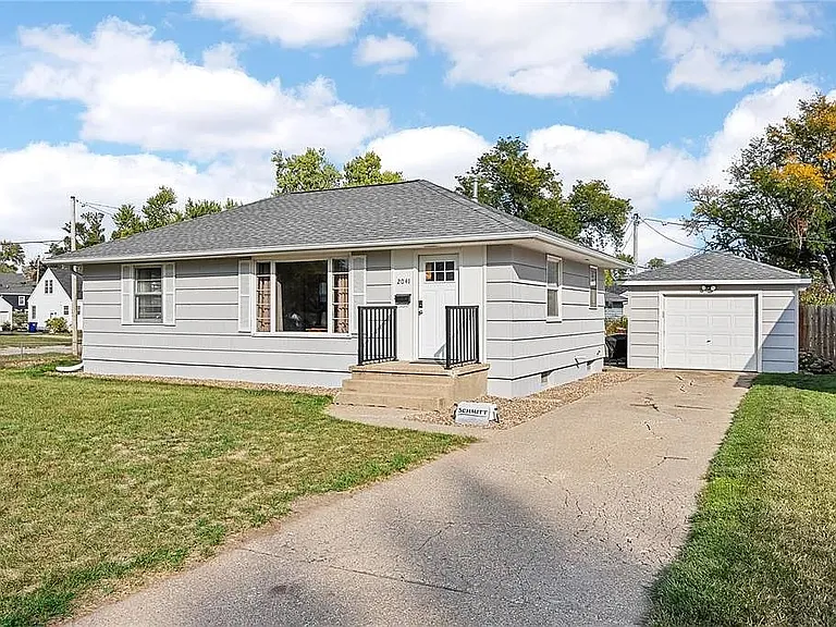 2041 Eastern Ave NE — Photo 1