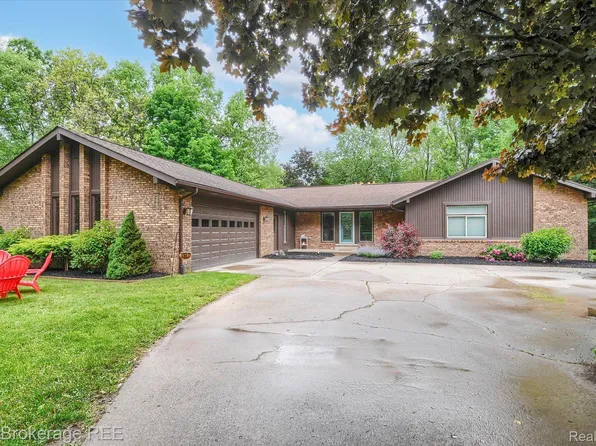 10270 Clark Rd, Davisburg, MI 48350