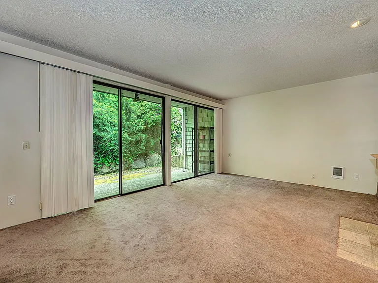 22715 Lakeview Dr #J2 — Photo 6