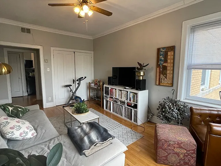 2910 N Albany Ave #1E — Photo 4