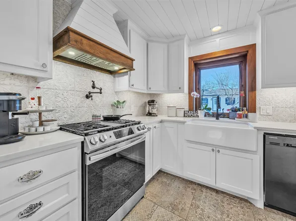 209 McCurdy St, Crowley, TX 76036