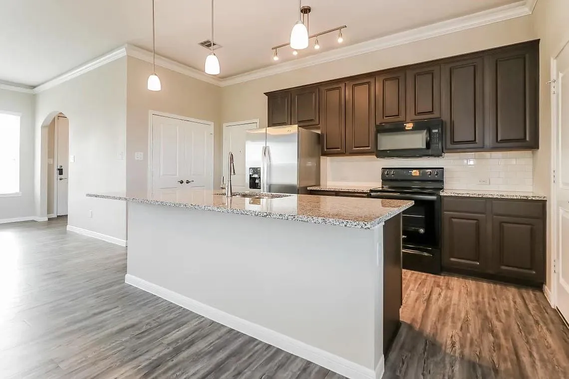 4 bed, 3.5 bath, 2435 sqft, $2,795 — Photo 2