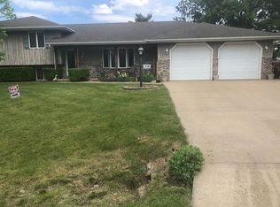 306 Whispering Oaks Dr, Metamora, IL