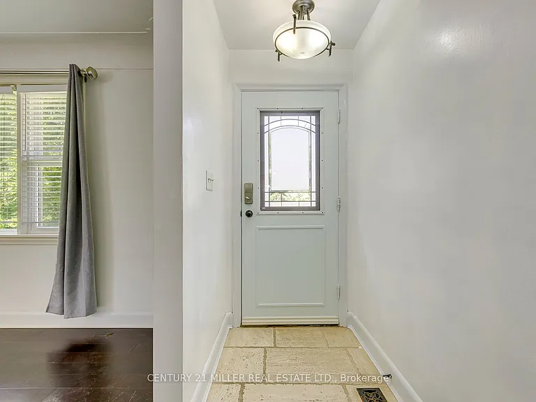 2048 Edinburgh Dr — Photo 5