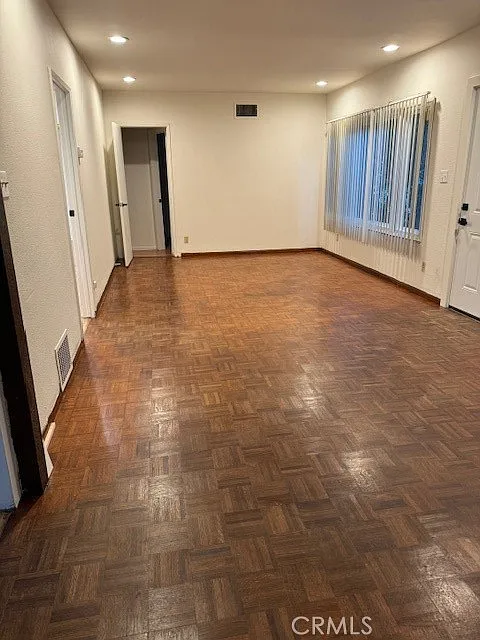 3 bed, 963 sqft, $3,850 — Photo 4