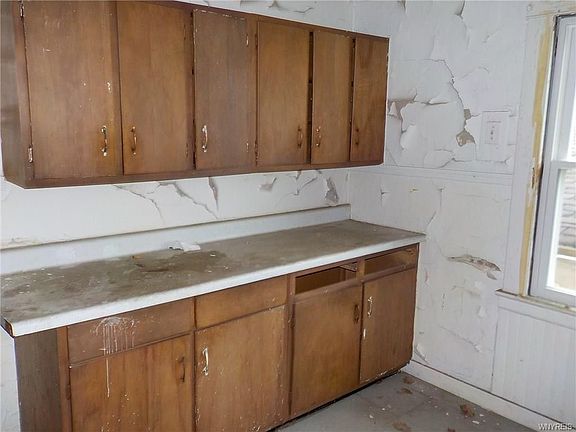3rd image of 898 E Delavan Ave