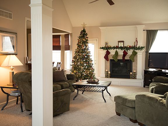 2nd image of 604 NW Silverstone Ct